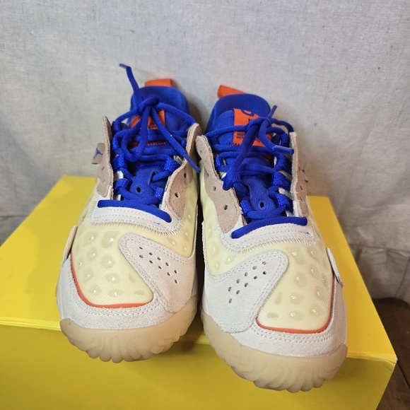 Air Jordan Delta 2"Hiper Womens Athletic  with Orange and Blue . - Picture 3 of 8